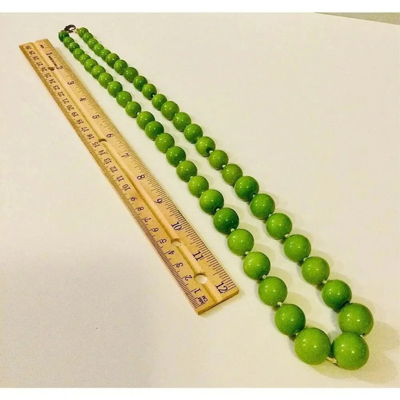 Vintage Womens Lime Green Long Single Strand Chunky Beaded Necklace Jewelry - Picture 5 of 8
